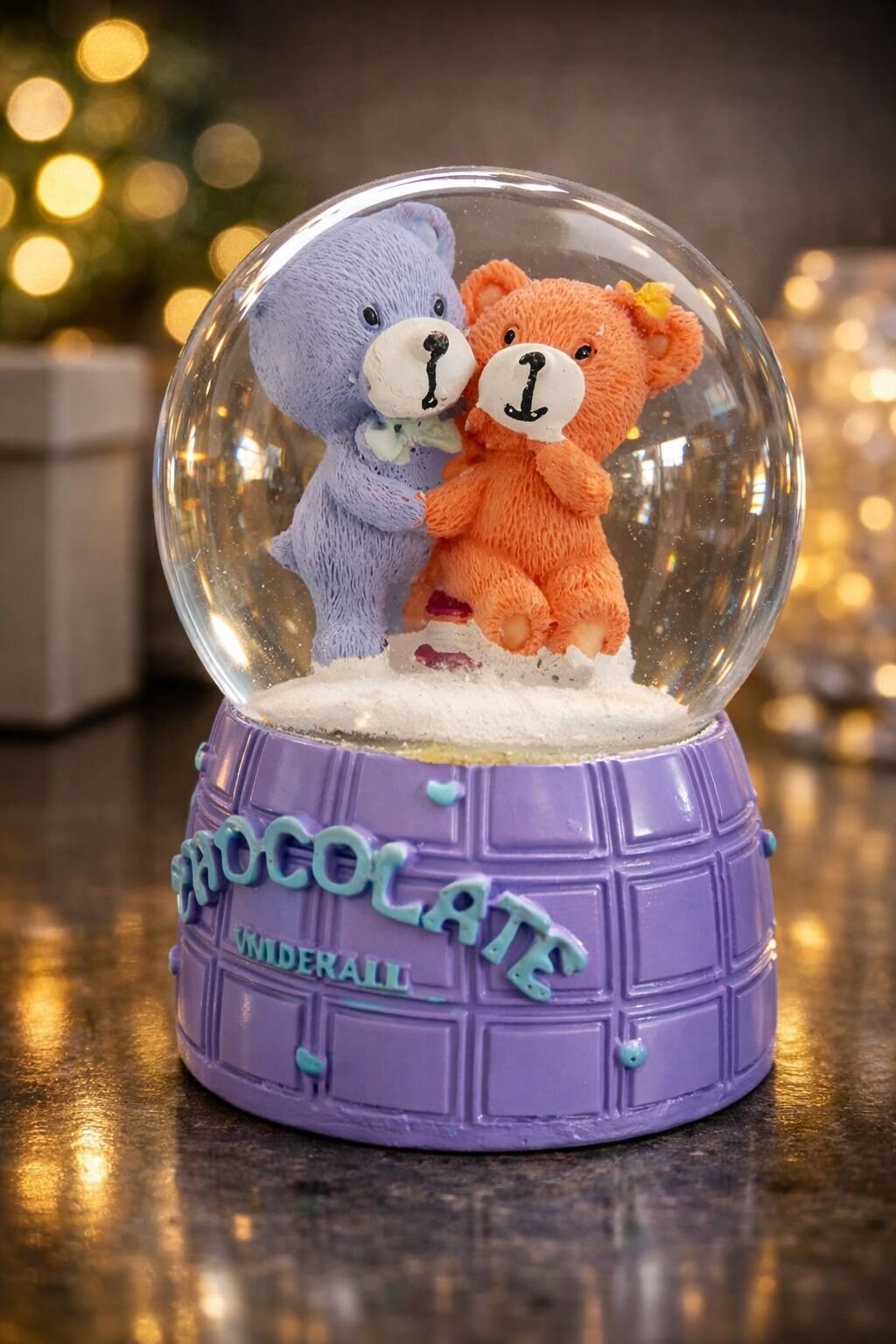 Karakterli Ara Boy Işıklı Kar Küresi