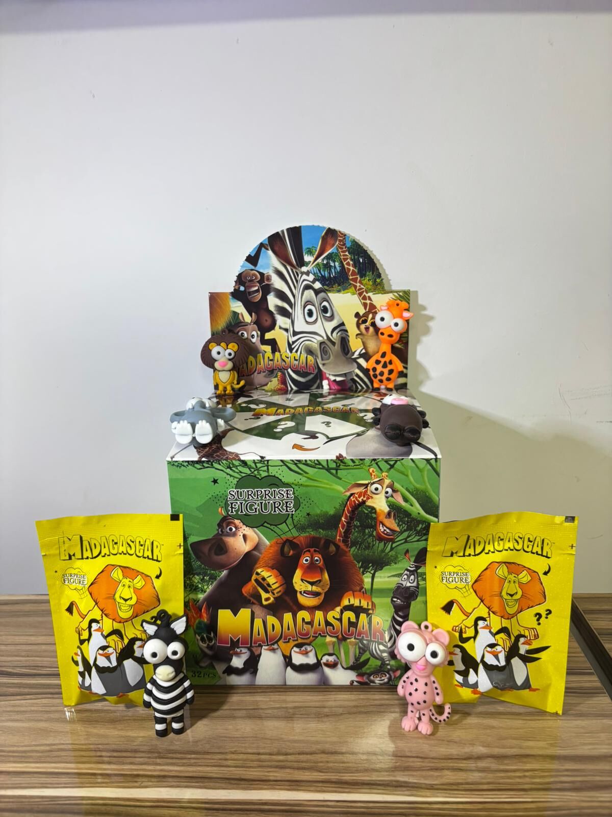 Toptan Karakter Sürpriz Figür Paket 32 Adet 1 Kutu