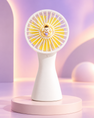 Toptan Sanrio Pompompurin Lisanslı Şarjlı Mini Vantilatör USB Taşınabilir Sessiz Masaüstü Fan Sarı Beyaz
